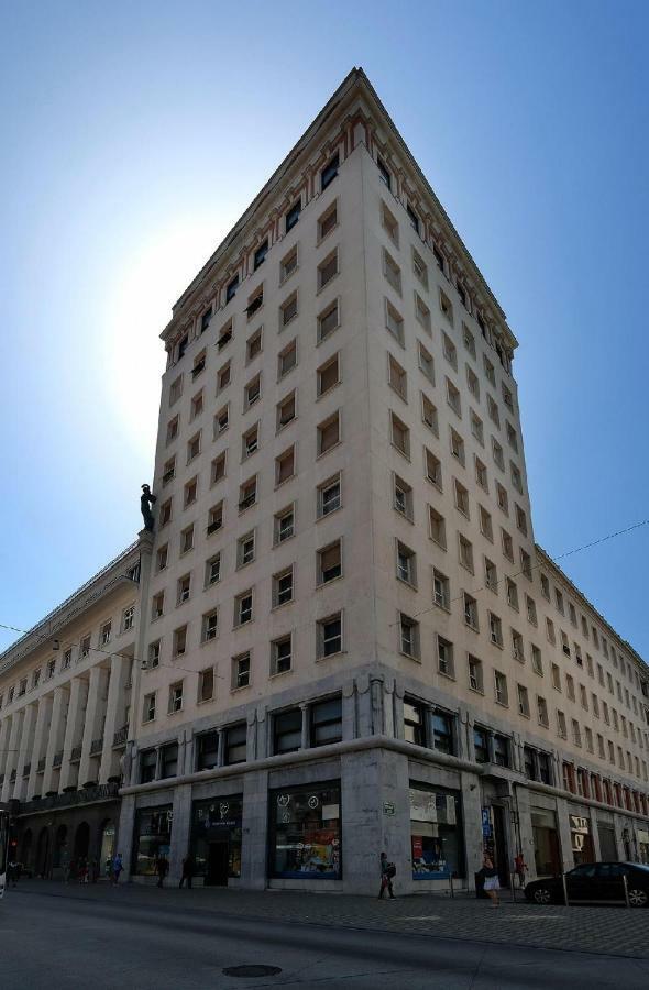 Lawyers Loft In Heritage Skyscraper リュブリャナ エクステリア 写真